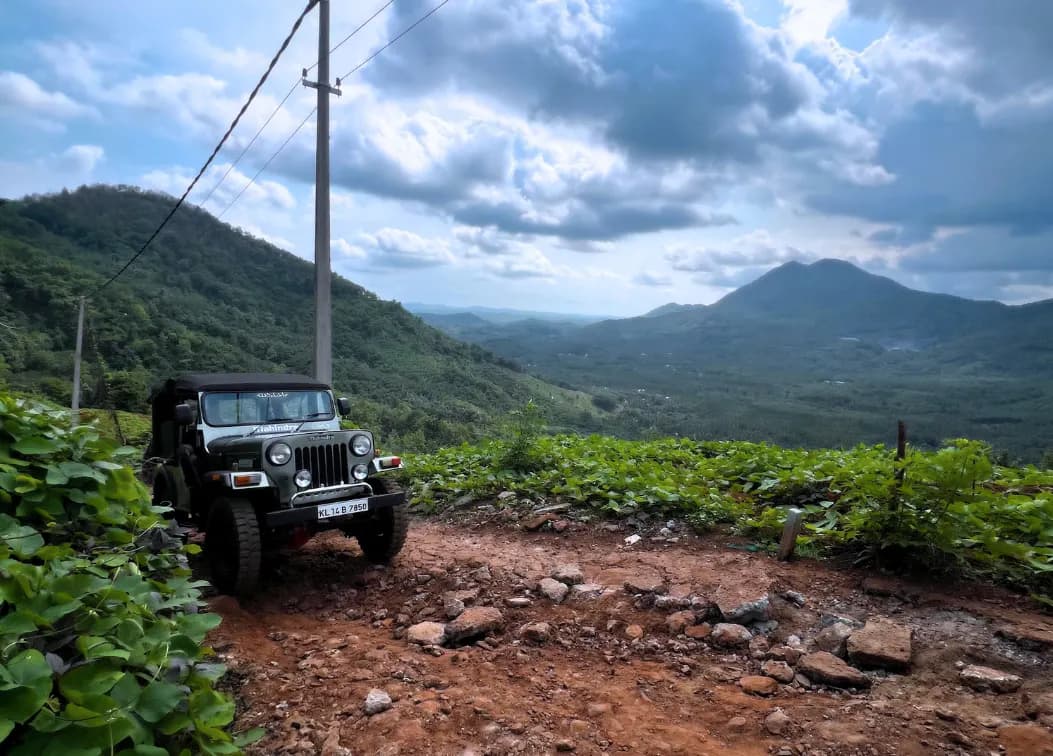 Jeep trekking tour to Amazon Viewpoint at Peakdays Retreats